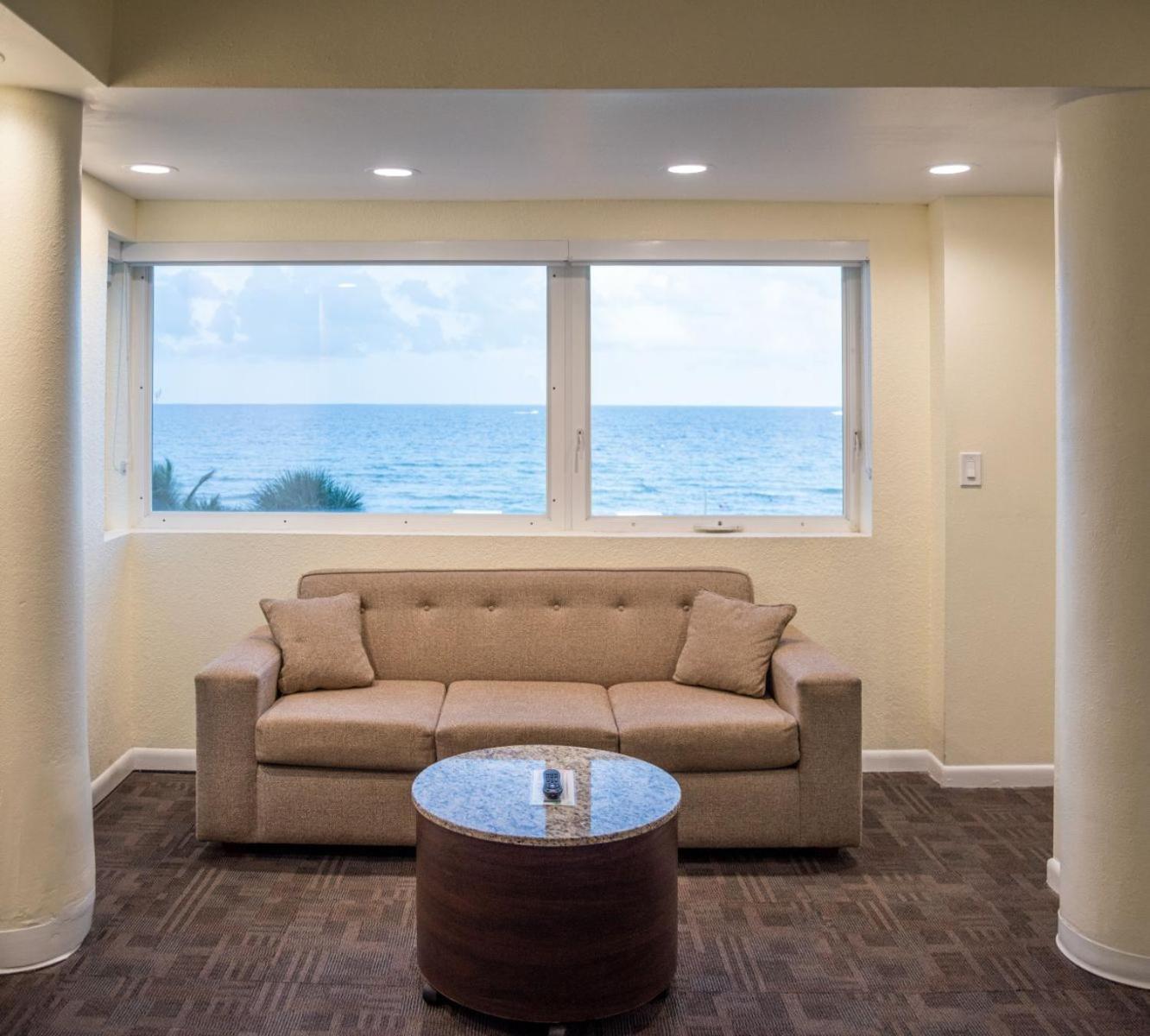 Crystal Beach Suites Miami Oceanfront Hotel Майами-Бич Номер фото
