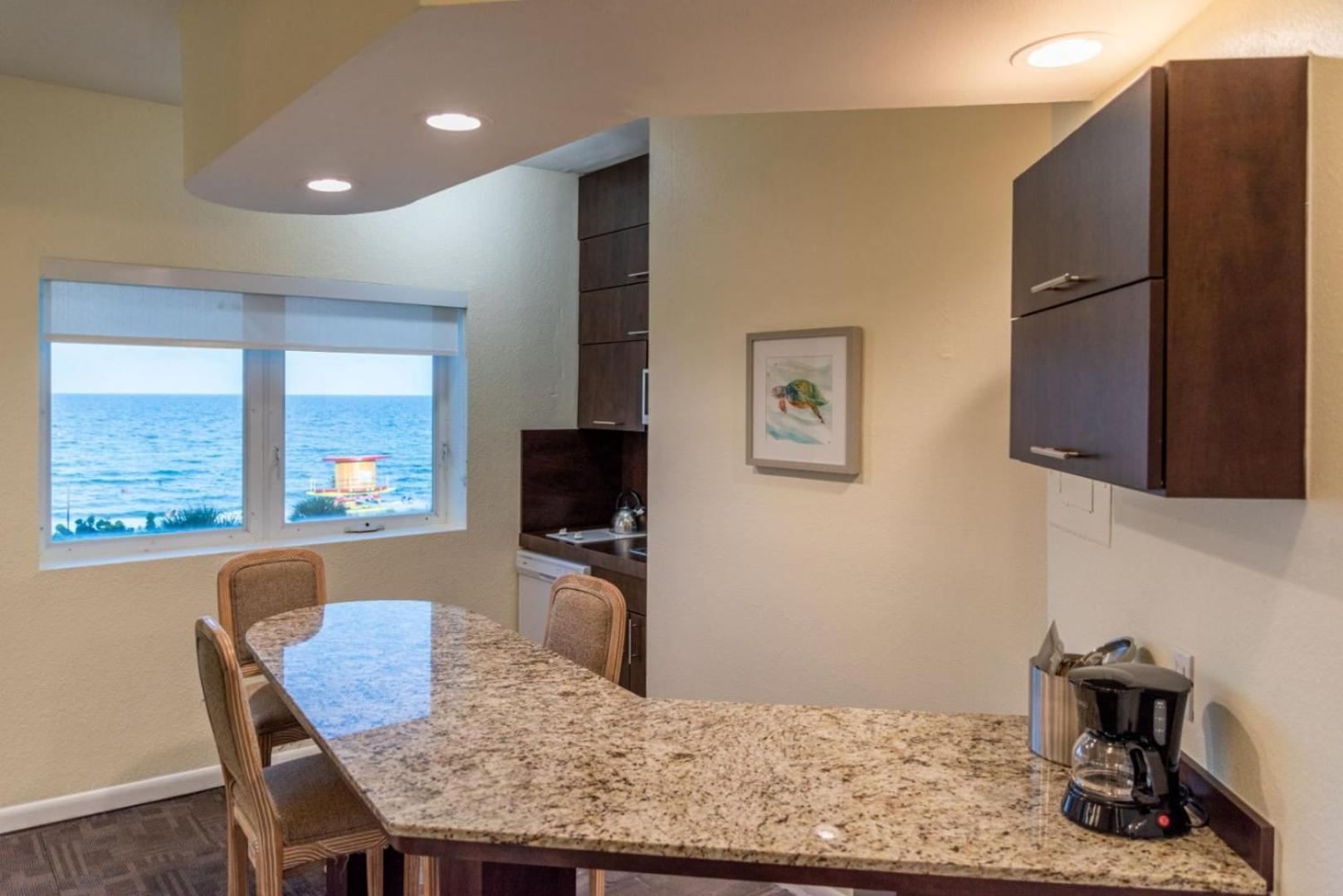Crystal Beach Suites Miami Oceanfront Hotel Майами-Бич Номер фото
